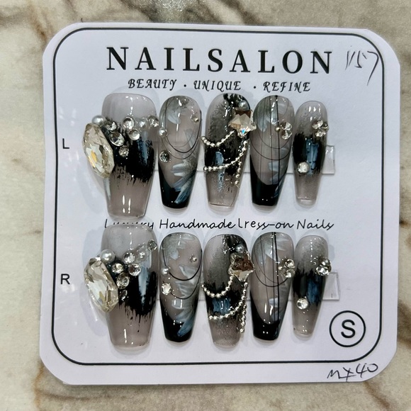 Gorgeous Press-On Nails (10 pieces) - Picture 2 of 4